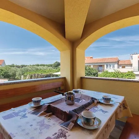 Apartament One-bedroom In Fažana