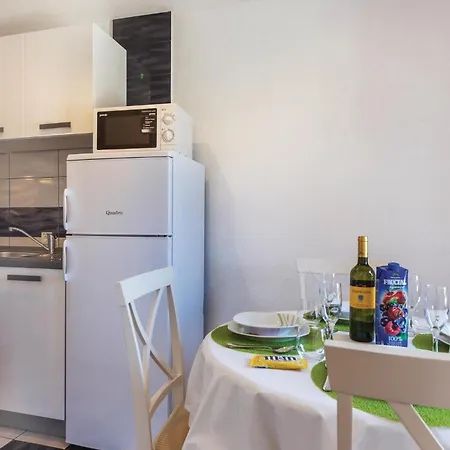 Beautiful In With Kitchen Apartment